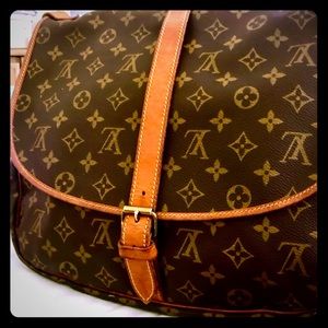 💝💯AUTHENTIC SAUMUR 43 CROSSBODY